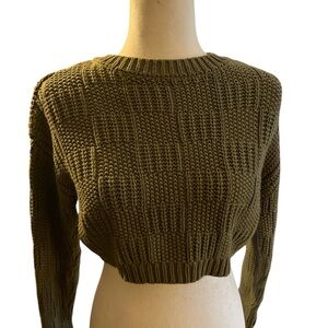 Willow and Wind Woman’s Cropped Knit Sweater in Olive green Size Medium